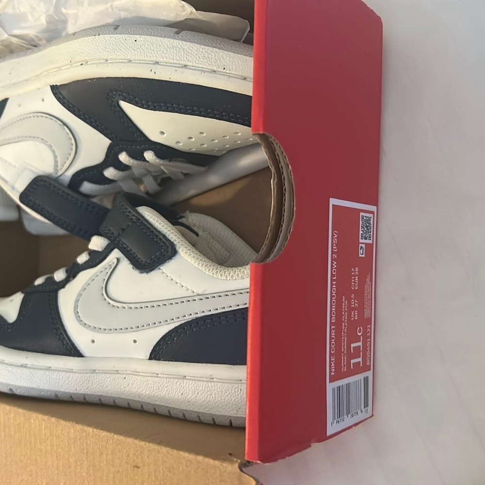Nike White and Black Sneakers